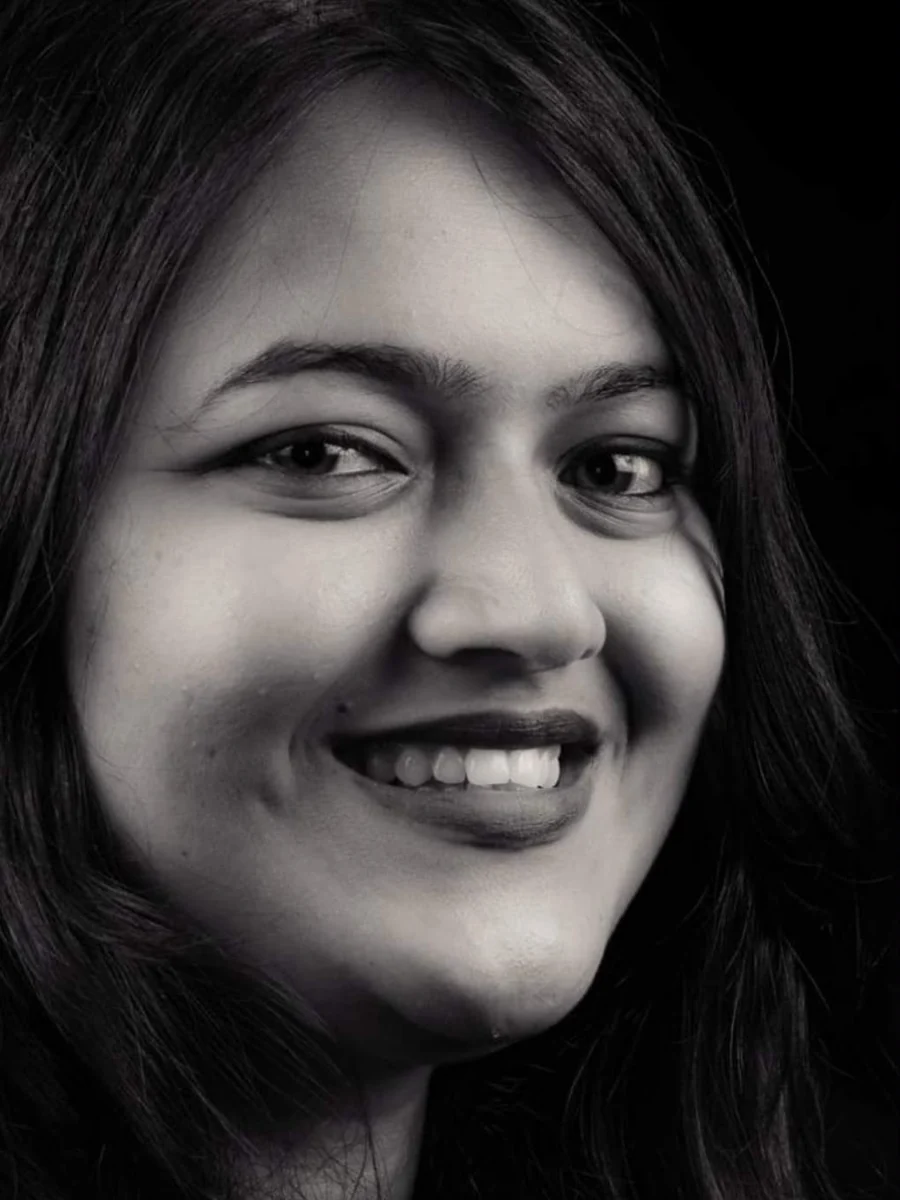 Dr. Vatika Agarwal, prosthodontist and implantologist at Curve Orthodontics